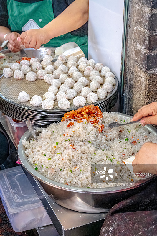 沙县小吃 水晶烧麦 用轻薄的面皮包裹粉丝 佳兰烧麦 福建省三明市旅游 舌尖上的中国 风味人间图片素材