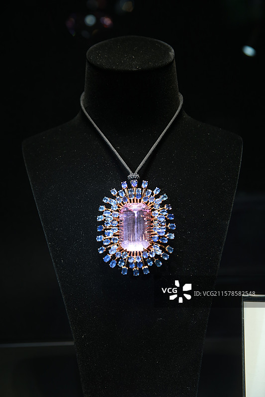 矿石项链图片素材