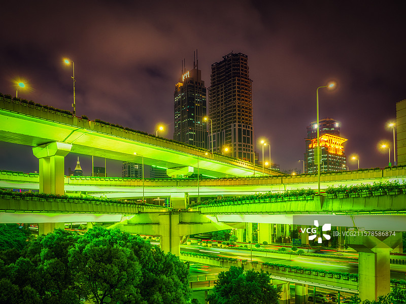 高视角上海延安东路高架与南北高架天际线夜景图片素材