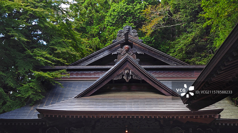 富士浅间神社是日本古老神社，主祀木花开耶姬命，坐落于富士山周边，建筑古朴，朱红鸟居醒目，与富士山美景图片素材