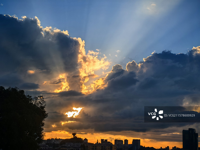 丁达尔效应图片素材