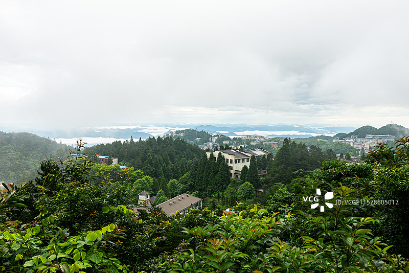 航拍视角拍摄湖北咸宁通县九宫山图片素材