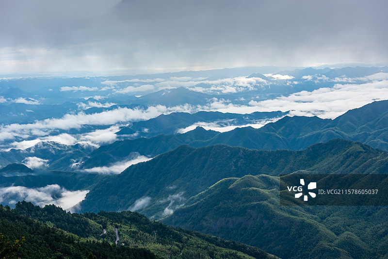 航拍视角拍摄湖北咸宁通县九宫山图片素材