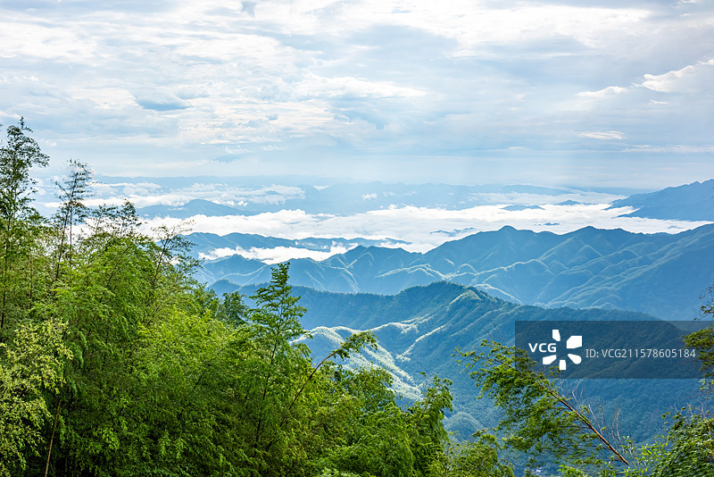 航拍视角拍摄湖北咸宁通县九宫山图片素材