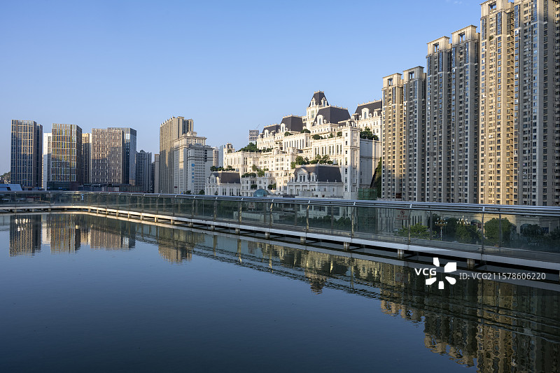 贵阳花果园湿地公园城市高楼大厦建筑天际线风光自然风景图片素材