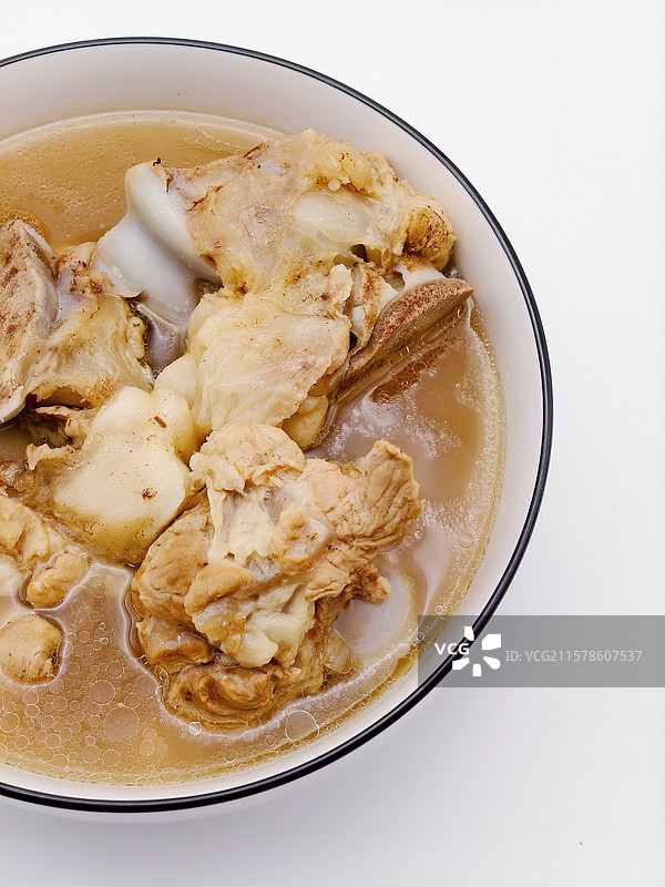 一碗汤，汤，骨头汤，大骨头汤，烹饪，家常菜，菜，有营养的骨头汤，原汁原味的骨头汤图片素材