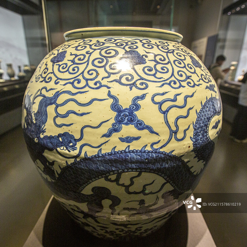 江西省博物馆文物：青花龙纹罐(公元1572年-1620年)图片素材