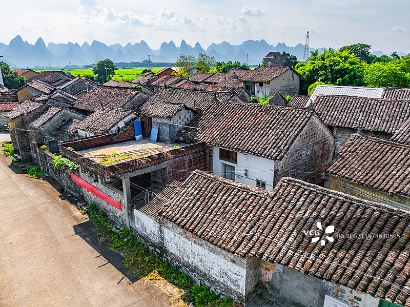 广西柳州柳城县古砦滩头村始建于明朝成化十七年仫佬族传统民居建筑风光图片素材