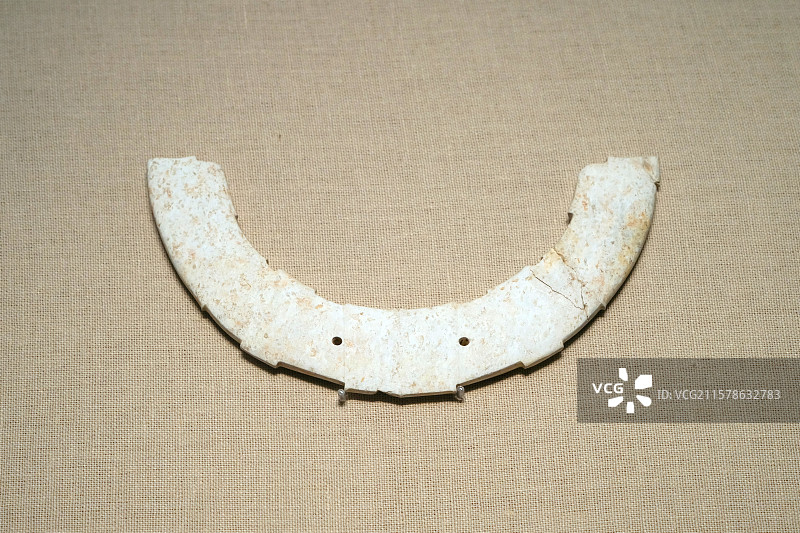 玉璜 肖家屋脊文化 澧县孙家岗遗址M14出土 中国国家博物馆“古代中国陈列”图片素材