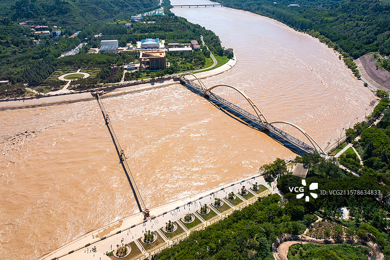 河南孟津济源小浪底水利枢纽水库调水调沙黄河河道风光图片素材