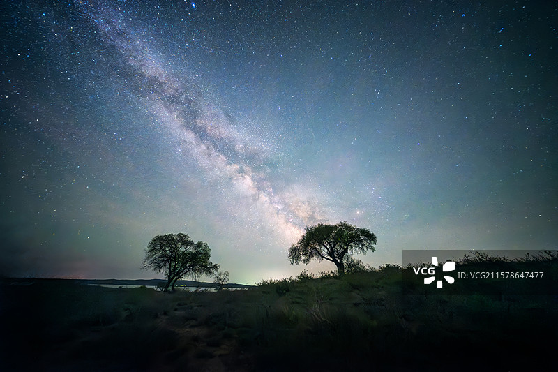 内蒙上都湖原生态牧场星空银河图片素材