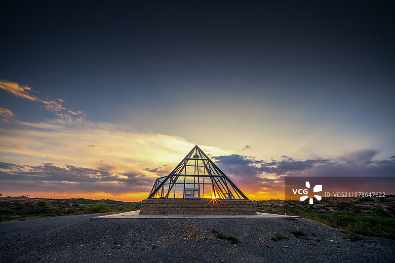 内蒙上都湖原生态牧场夕阳图片素材