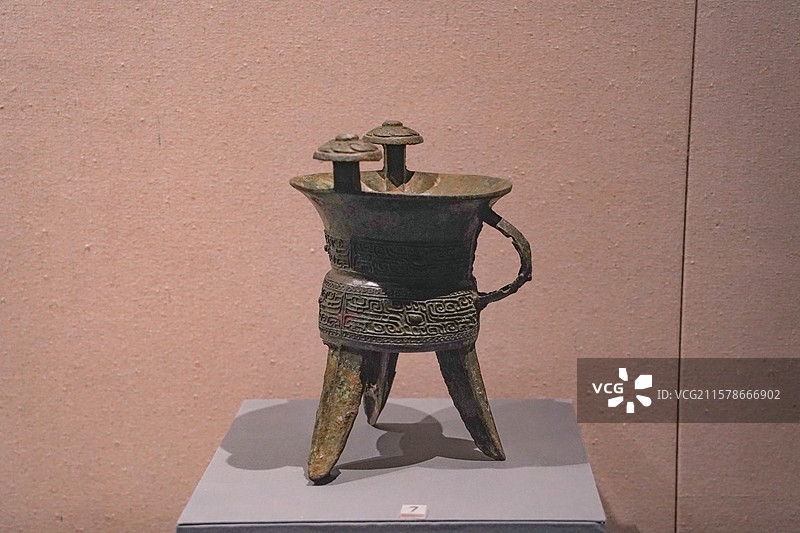 滕州博物馆藏商代青铜斝图片素材