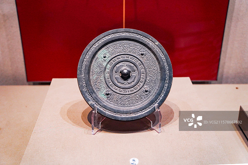 滕州博物馆藏东汉四乳禽兽纹铜镜图片素材