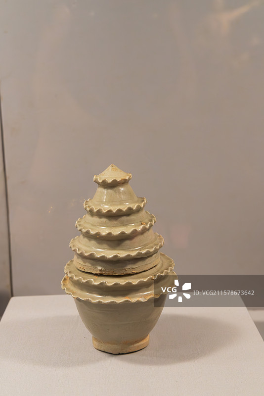 叠层陶瓷花盆图片素材