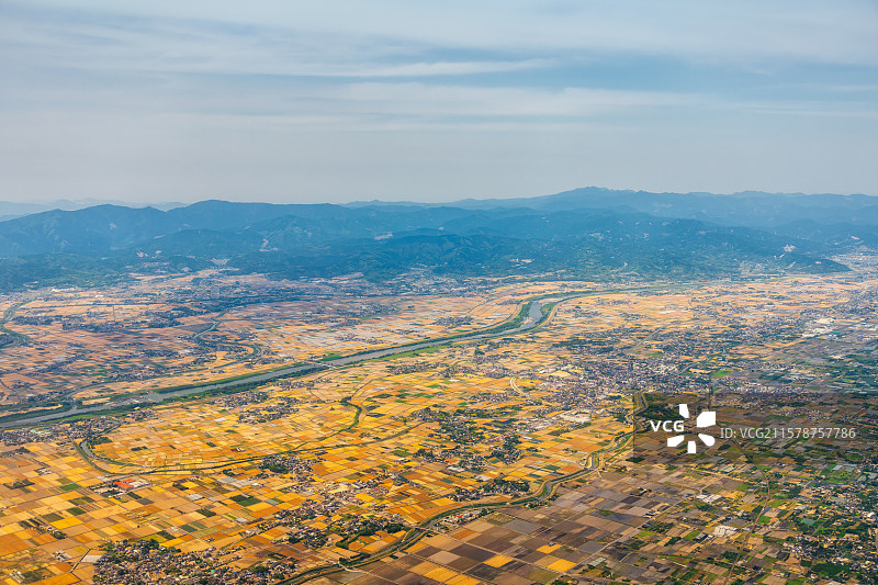 日本福冈县Fukuoka，久留米Kurume，朝仓郡，田主丸，筑后川，两筑桥，大根地山，田地，航拍图片素材