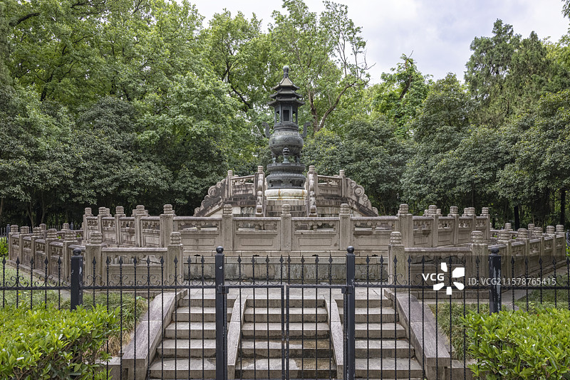 南京钟山风景区中山陵孝经鼎图片素材
