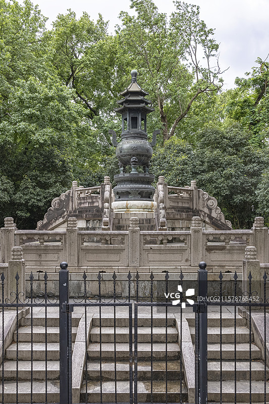南京钟山风景区中山陵孝经鼎图片素材