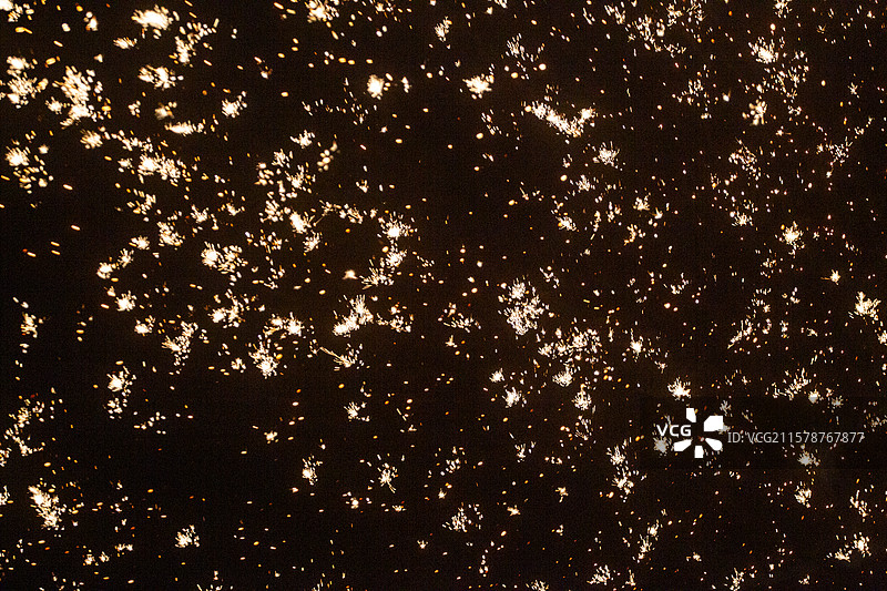 四川省绵阳市民俗表演打铁花，过年，氛围，气氛图片素材