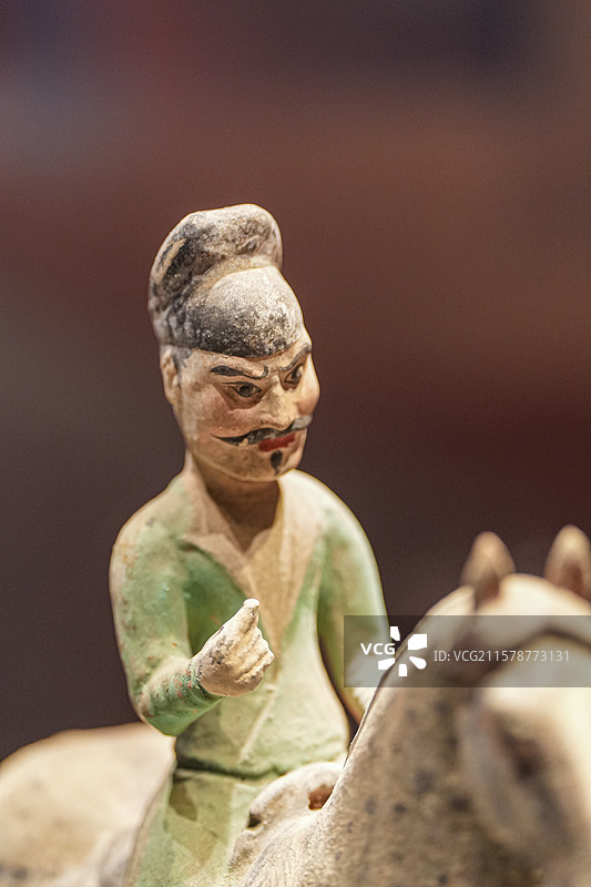 唐代 彩绘釉陶男骑马胡俑 郑仁泰墓 昭陵博物馆图片素材