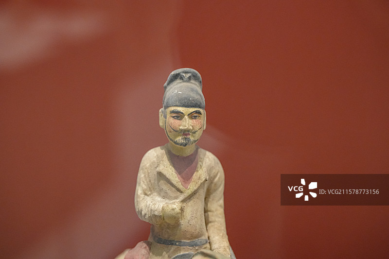唐代 彩绘釉陶男骑马武俑 郑仁泰墓 昭陵博物馆图片素材