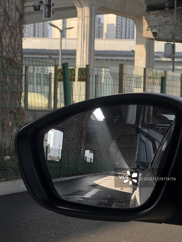 汽车后视镜 丁达尔光效图片素材