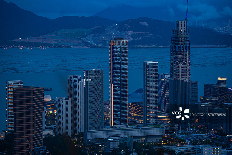 夜景灯光城市天际线摩天大楼建筑经济商务金融区图片素材