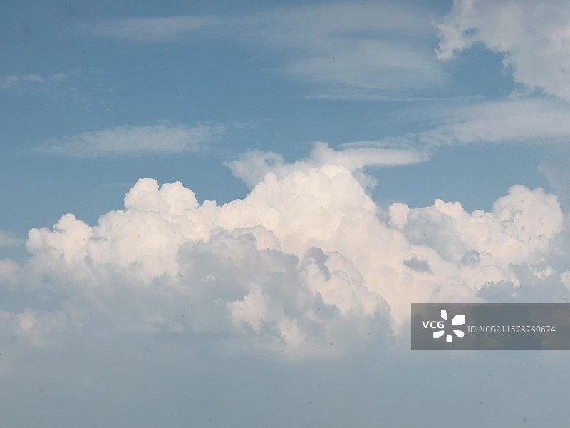 夏天里如动漫般的白云图片素材