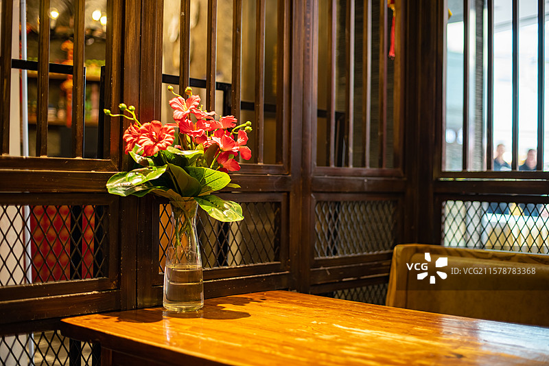 中国野生植物和野外植物拍摄主题，一株玫红色的花烛盆栽植物，室内无人图像摄影图片素材