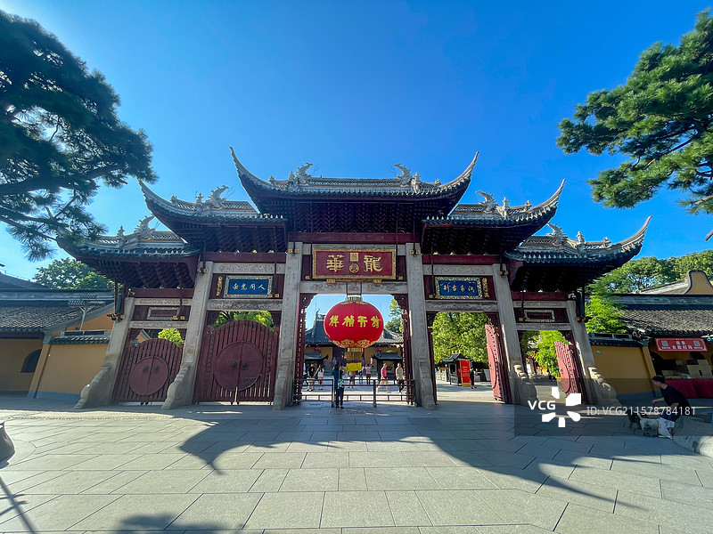 上海龙华寺大门图片素材