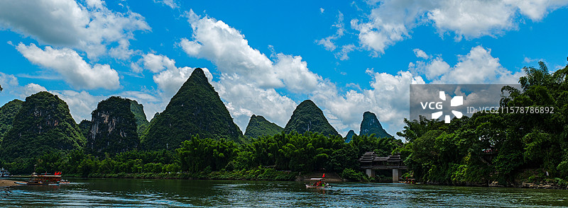 千峰叠翠云边卧，一水澄波画里流（漓江阳朔大桥、兴坪段风光）图片素材