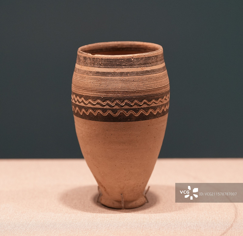 叙利亚古代文物精品展 文明的十字路口 青铜时代 公元前2400-前2000年 彩陶杯 大马士革博物馆图片素材