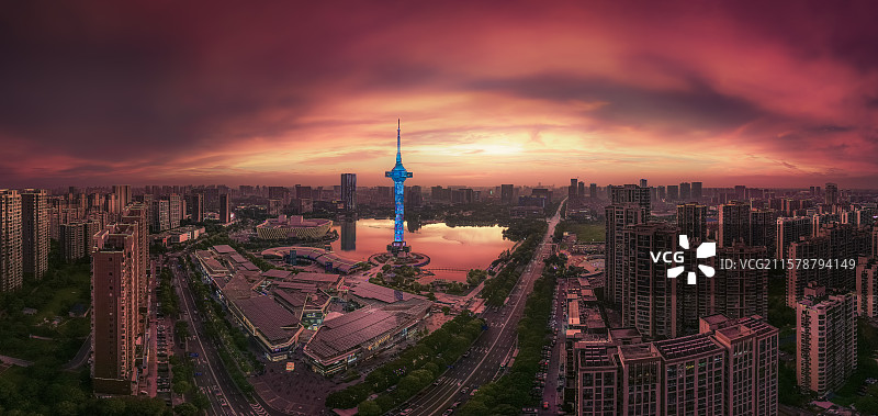 日落时分的盐城市区全景图片素材