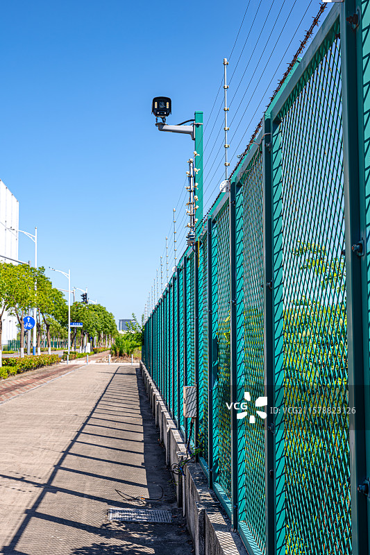保税区围网 铁栅栏和摄像头 海关特殊监管区 上海临港自贸区洋山特殊综合保税区 临港物流园 境内关外图片素材
