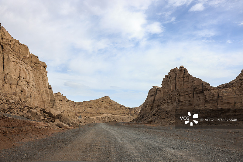 新疆哈密雅丹地貌大海道无人区自驾旅行穿越图片素材