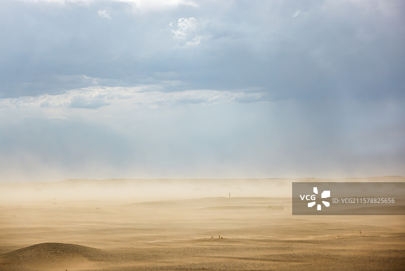 新疆哈密雅丹地貌大海道无人区自驾旅行穿越图片素材