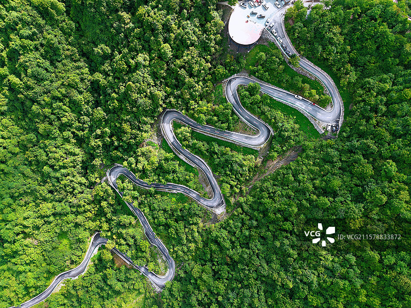 甘肃康县：长坝镇青龙山旅游度假区的上山旅游路图片素材