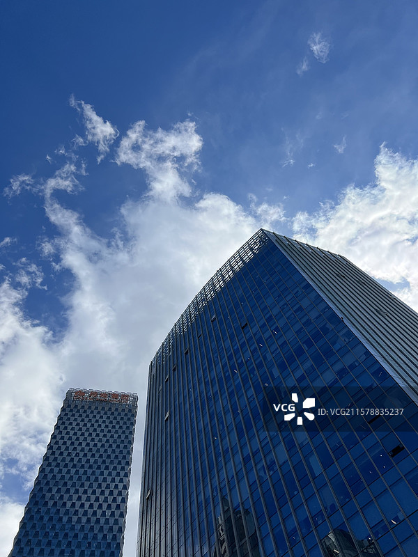 北京朝阳望京绿地集团绿地中心 城市建筑 办公楼写字楼摩天大楼 蓝天白云 天空 商务 低视角图片素材