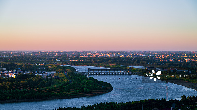 日落时的高角度河流景观图片素材