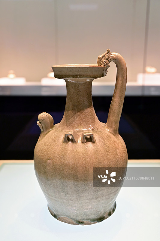 河北博物院 北朝 青釉龙柄鸡首壶图片素材