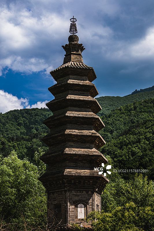 中国河北尉县太行山脉小五台金河景区佛塔图片素材