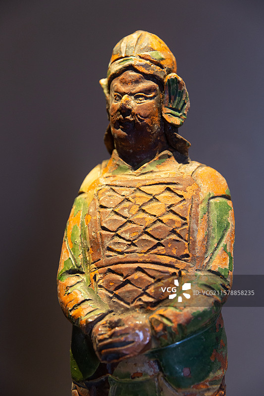 故宫雕塑馆南宋三彩武士俑图片素材