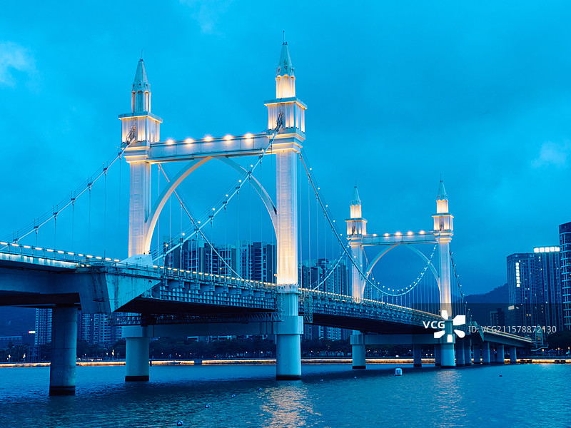 蓝调时刻的白石桥图片素材