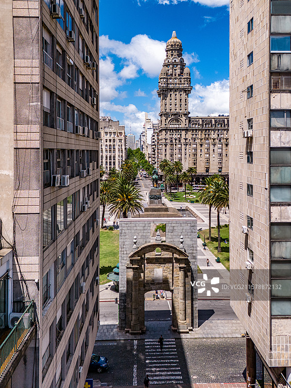 乌拉圭蒙得维的亚独立广场及城堡门图片素材