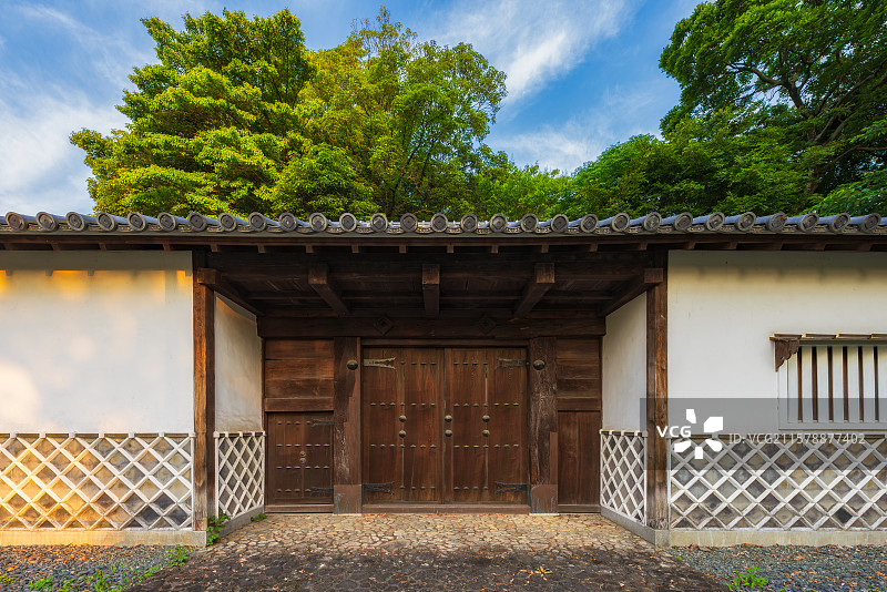 日本福冈Fukuoka，舞鶴公園Maizuru Park，福冈城迹，福冈城遗址，旧母里太兵卫邸长屋门图片素材