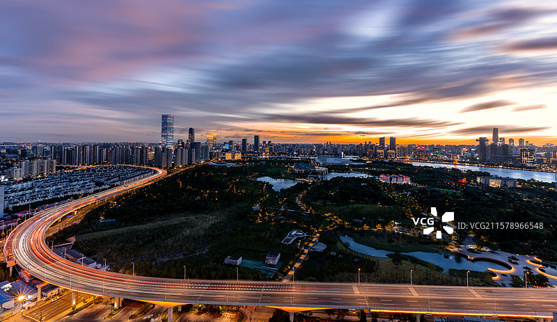 上海市南北高架路与SK大厦夜景图片素材