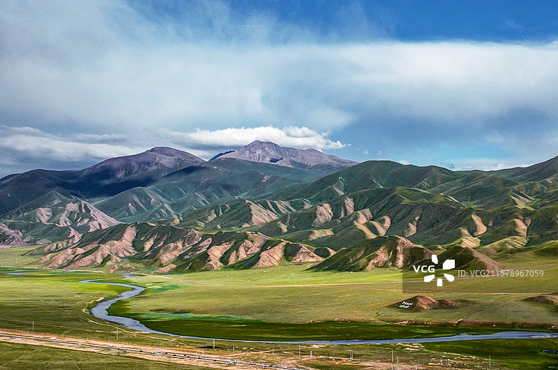 高清航拍巴音布鲁克山形地貌图片素材