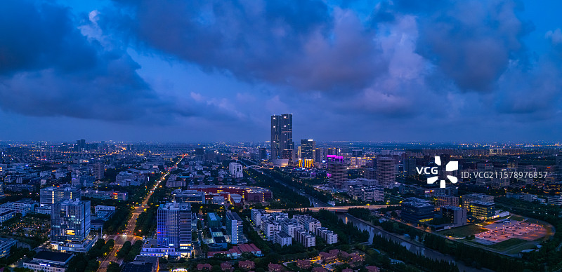 全景航拍上海张江高科技园区夜景图片素材
