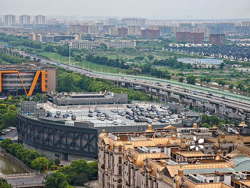 上海闵行区芦恒路地铁站旁芦恒路综合客运交通枢纽、魔方公寓(芦恒路社区)、南北高架路图片素材