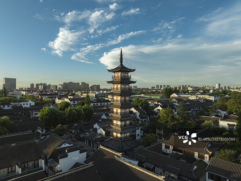 上海嘉定州桥老街法华塔傍晚图片素材